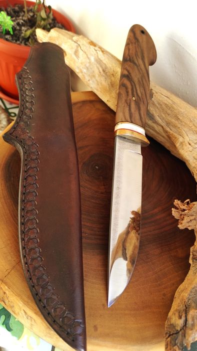 Ловен нож за подарък.