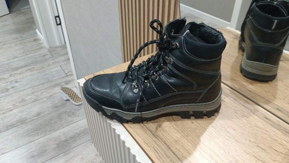 Продам зимнюю обувь