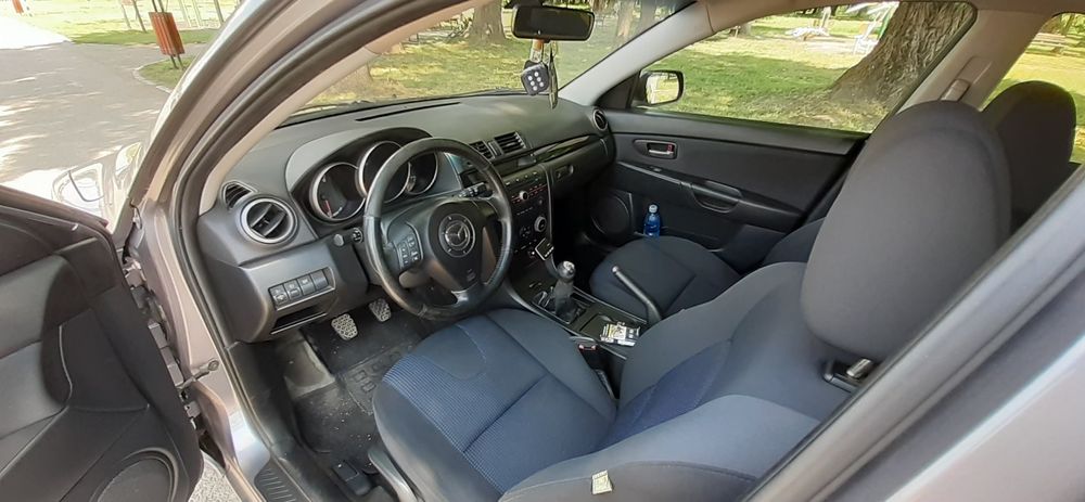 Vând Mazda 3 Hatchback