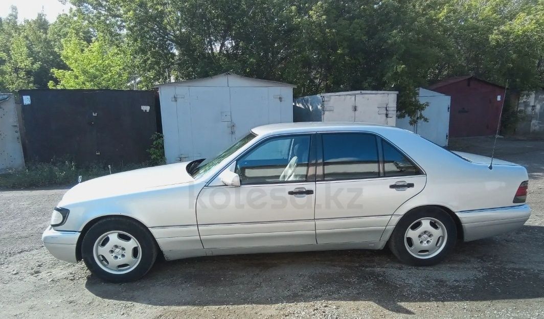 Продам а/м Mercedes-Benz S 320, седан, 1995 года. Серебристый металлик