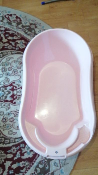 Ванна детская розовая