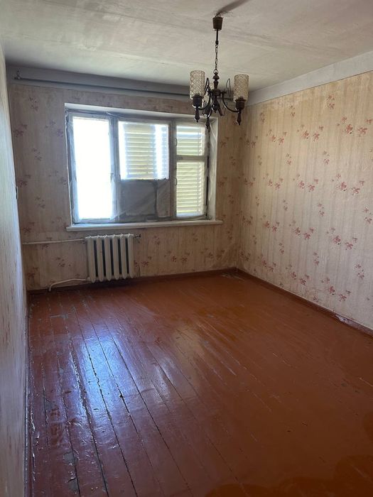 3 комнатная в Ангрене, 5йкэ квартал центр города.