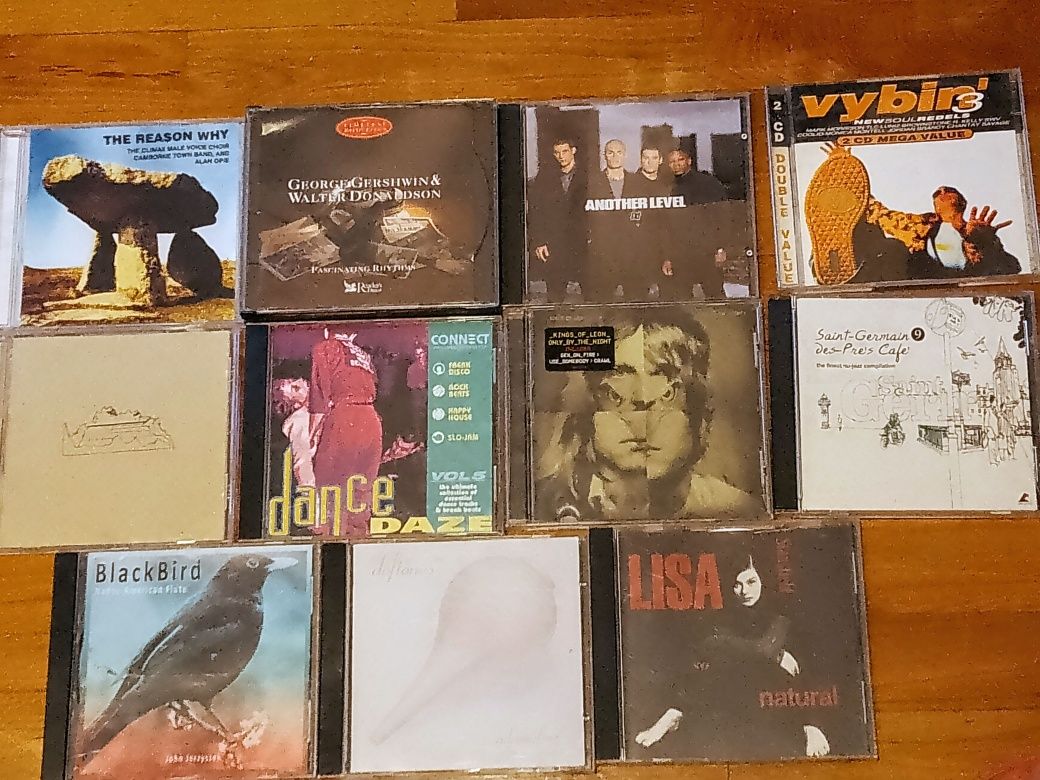 80 броя Оригинални дискове (CD) с английска музика