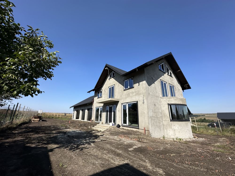 Casa de vanzare in Moara Nica in zona bisericii noi
