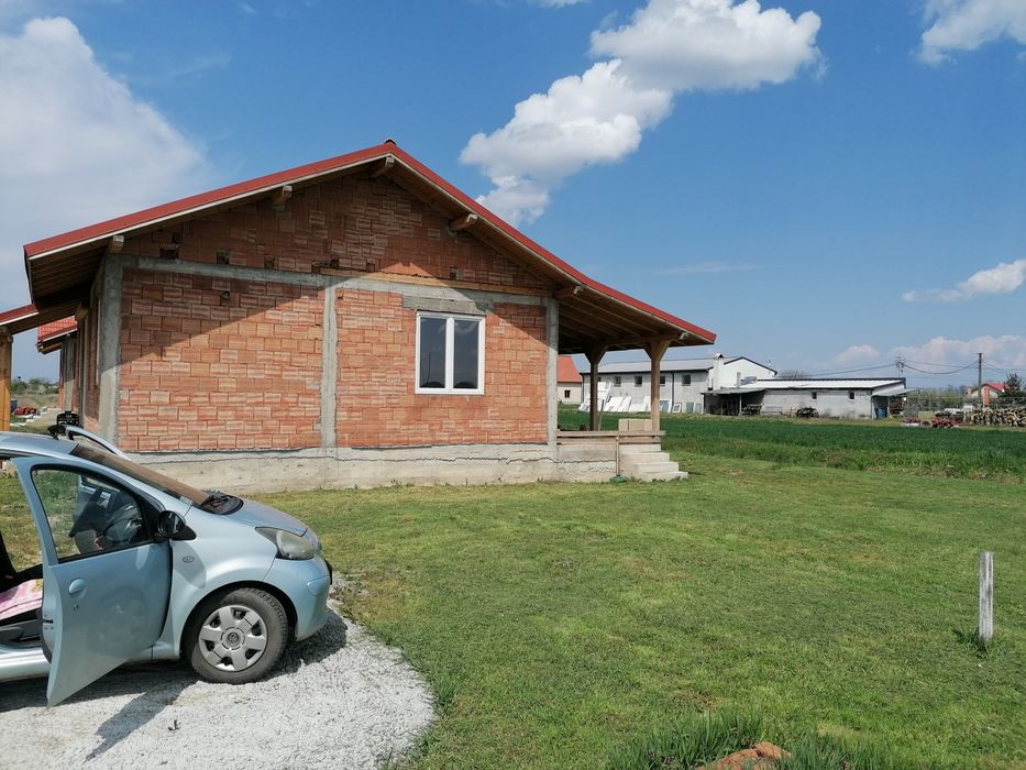 Case de vânzare în cionchesti de la 62500 euro și parcele