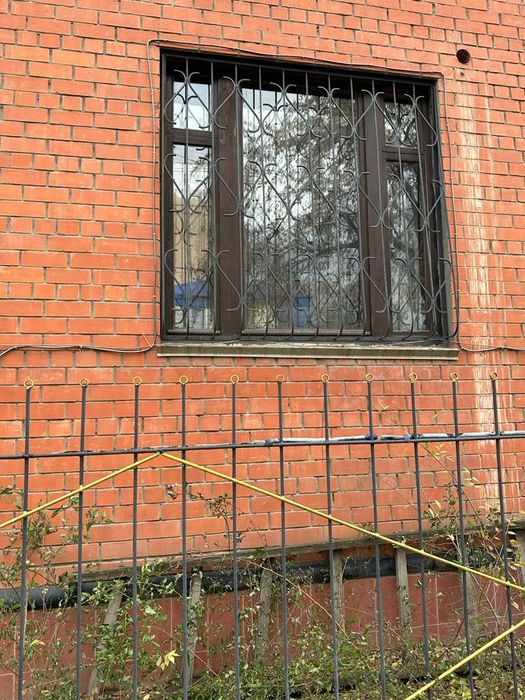 Продам железные решетки на окна