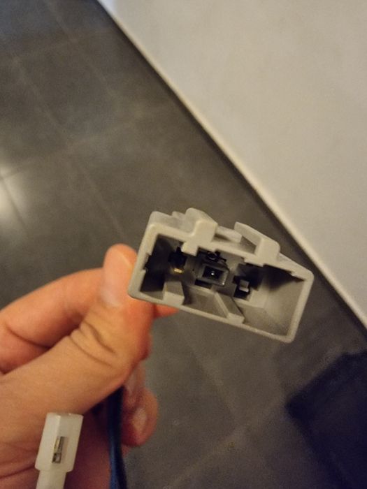 Adaptor antena Nissan pentru radio aftermarket