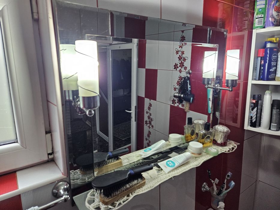 Oglinda baie cu etajiera