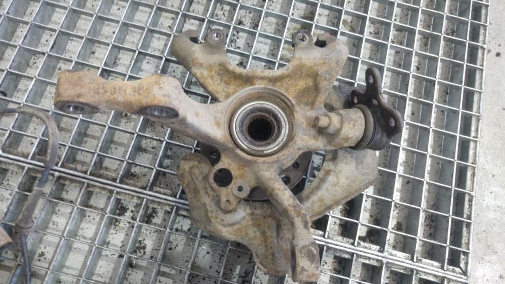 fuzeta stanga fata 1.4 b apq vw polo 6n