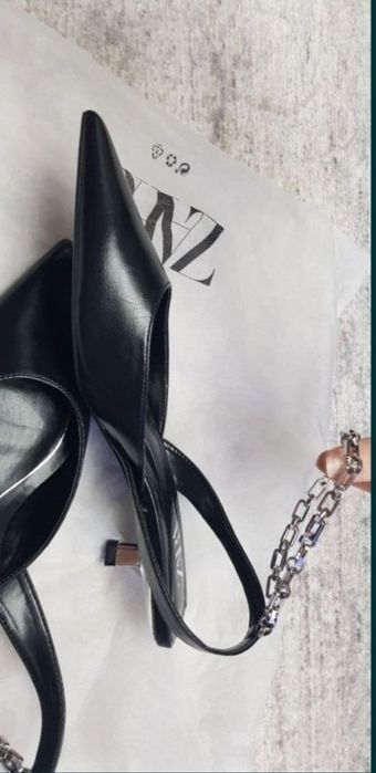 Zara                             .
