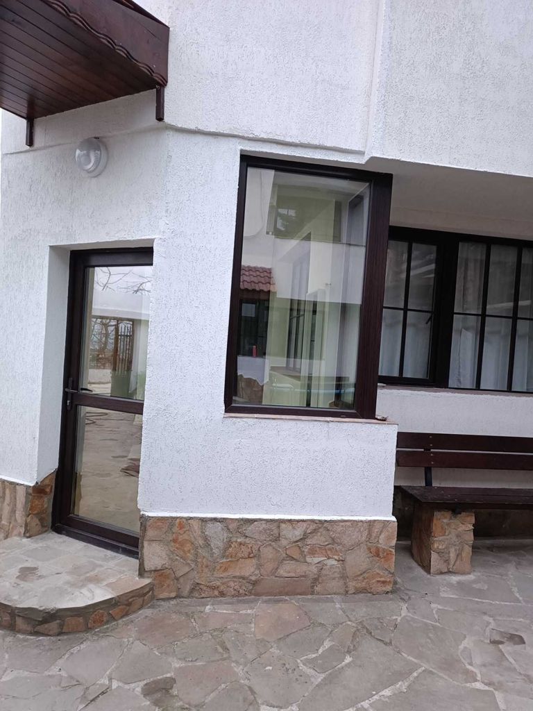 Дава се под наем Двустаен апартамент в Варна, м-т Акчелар - 94 кв.м за 500 € - Снимка #1