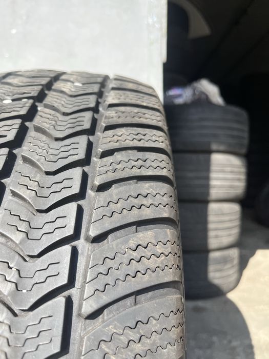 2 бр. зимни гуми за бус 225/65/16C Semperit 8/9 mm DOT 2318