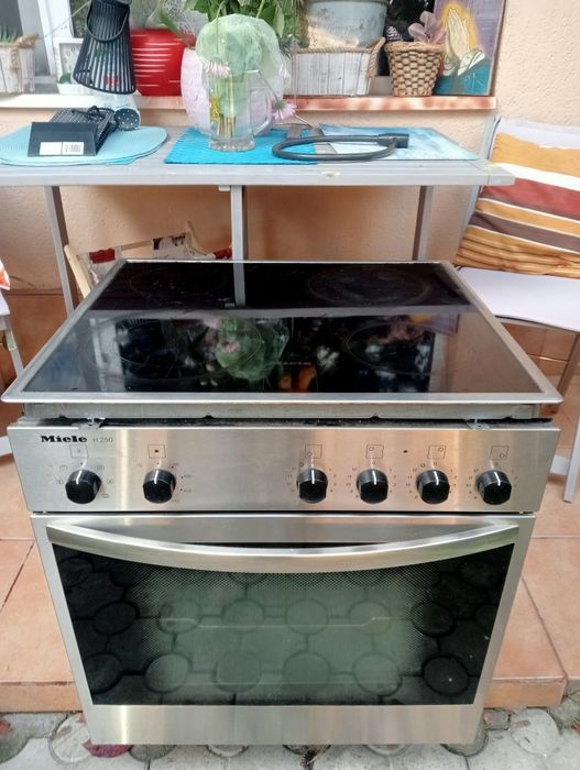 Miele si Siemens cuptor electric cu plita ceramica Clasa AAA.Inox