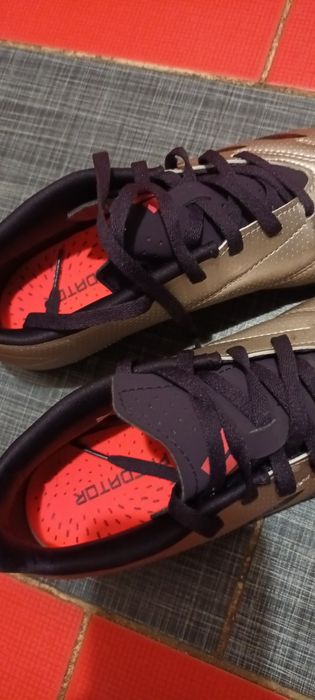 Бутонки адидас нови 35 1/2номер