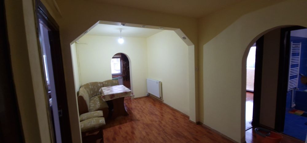 Vanzare Apartament Draganesti Olt (zona centrala) ,decomandat ,2 cam.