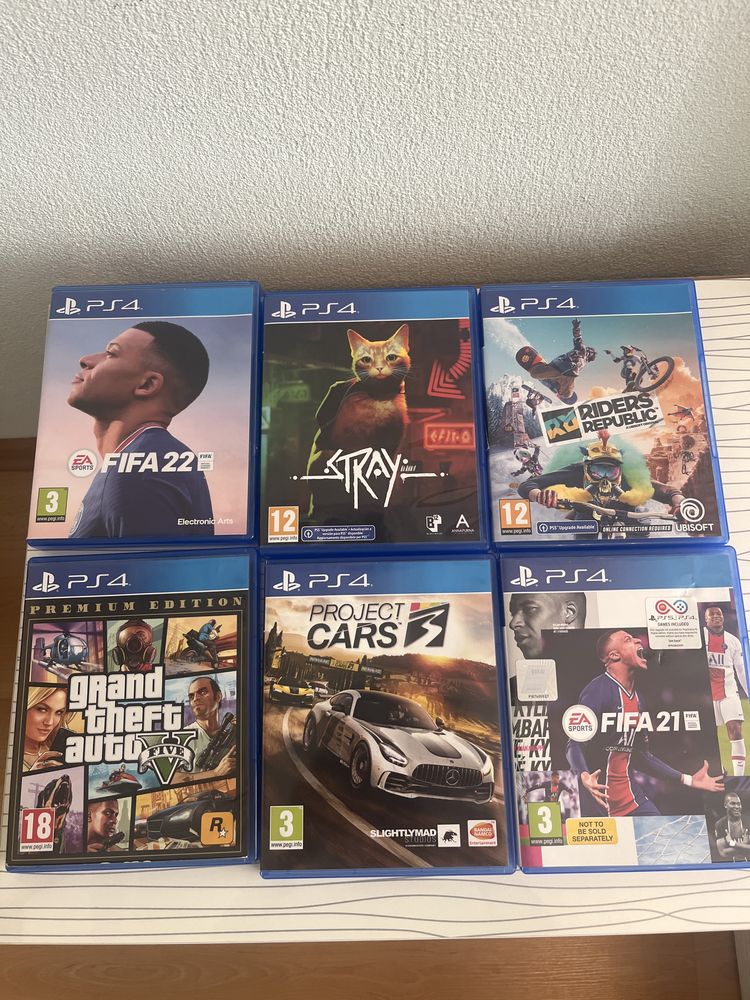 Продава се Плейсешън 4