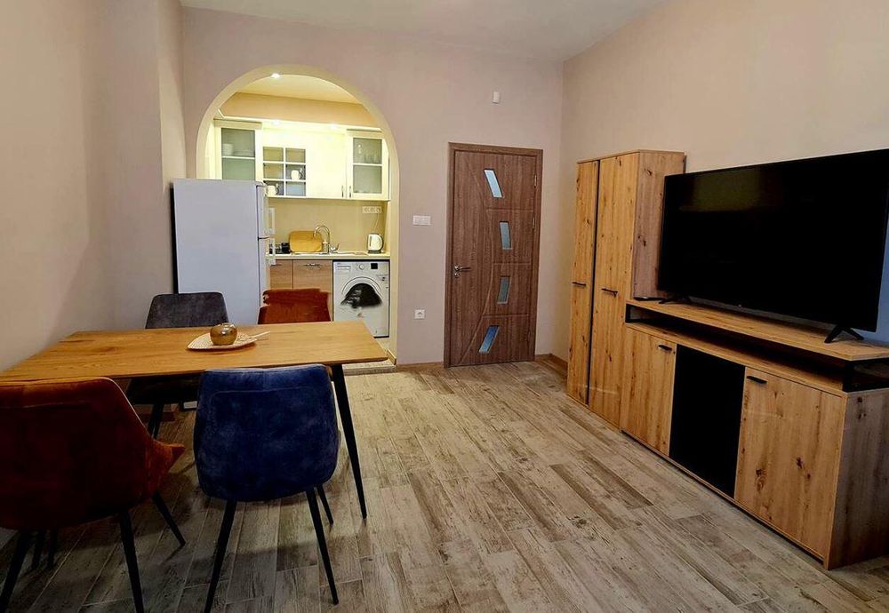 Дава се под наем Двустаен апартамент в Варна, Център - 50 кв.м за 613 € - Снимка #1