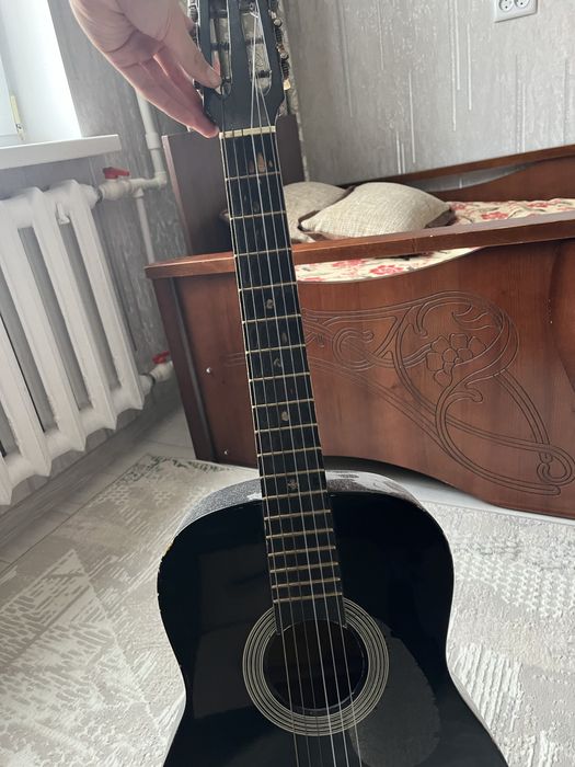 Продам классическую гитару