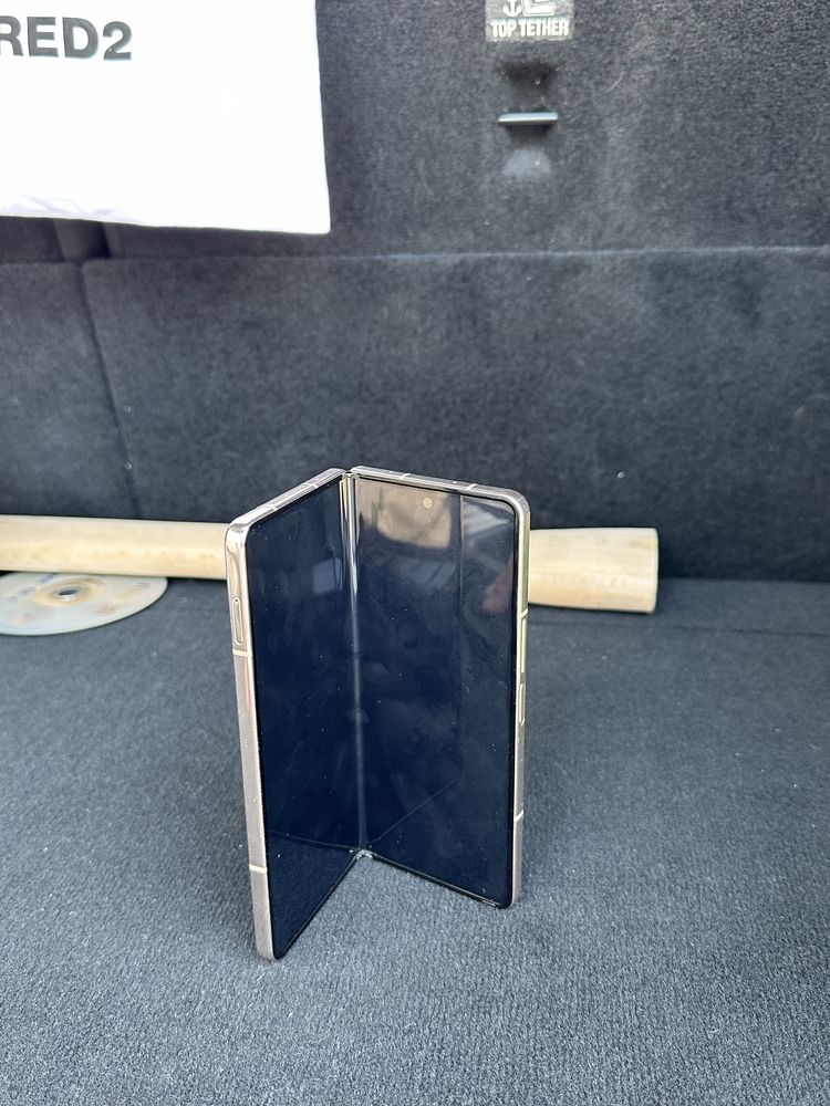 Galaxy Z Fold 4 Gold