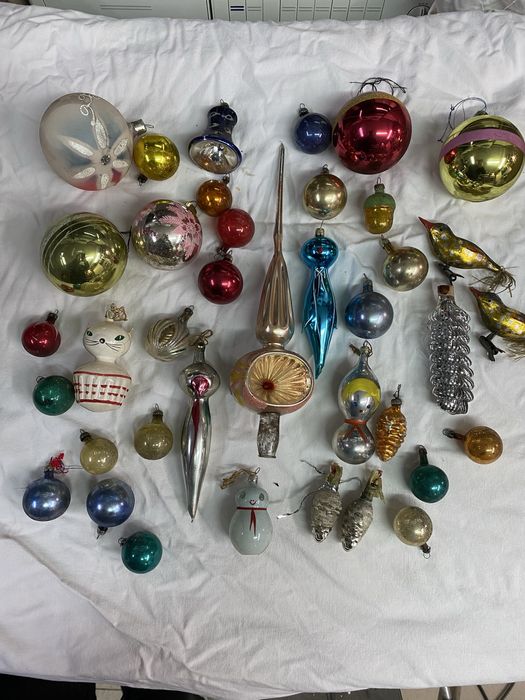 Стари украшения играчки за елха