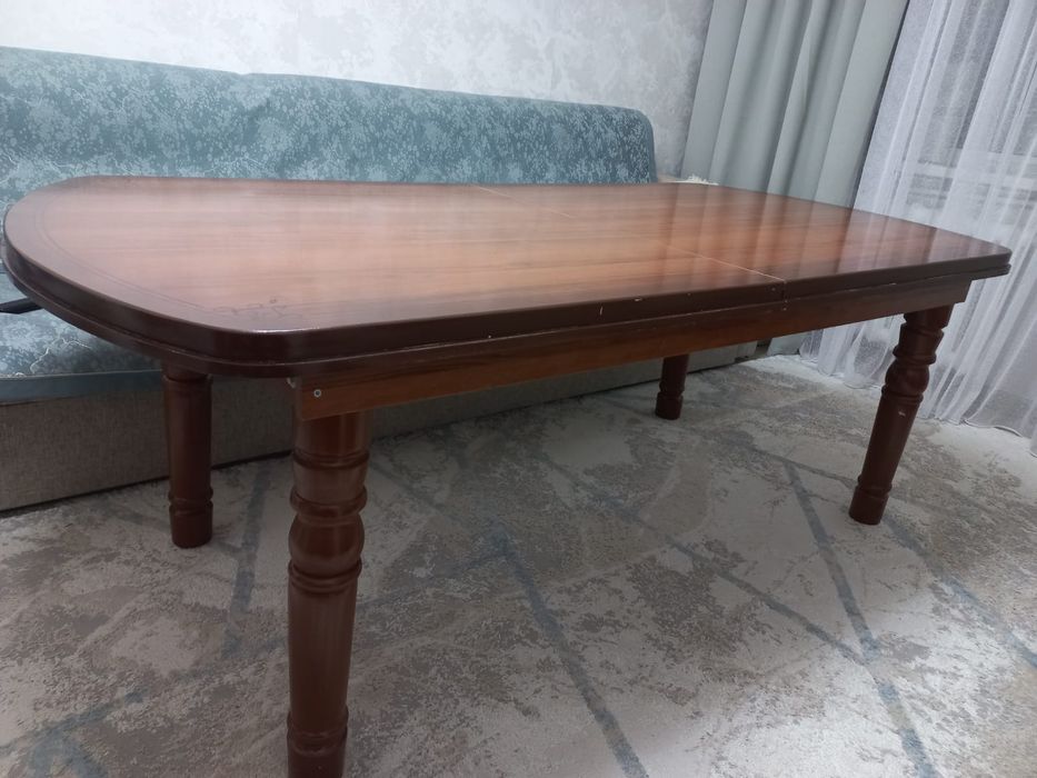 Стол со стульями