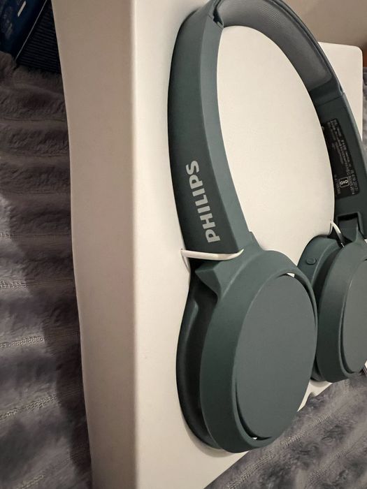Чисто нови безжични слушалки Philips 4000 series