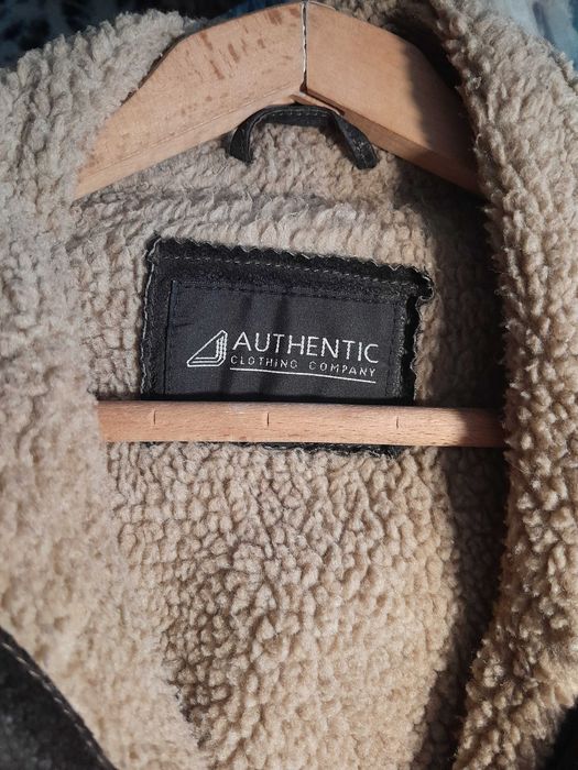 Продавам мъжко кожено яке с подплата