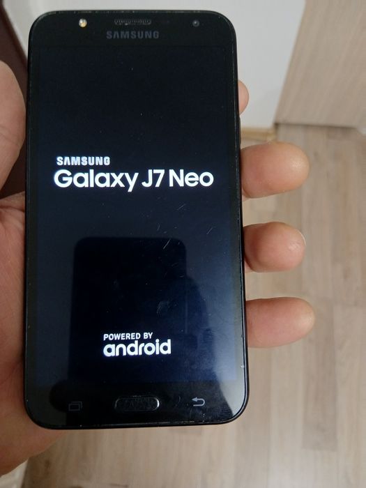 Vând Samsung j7.