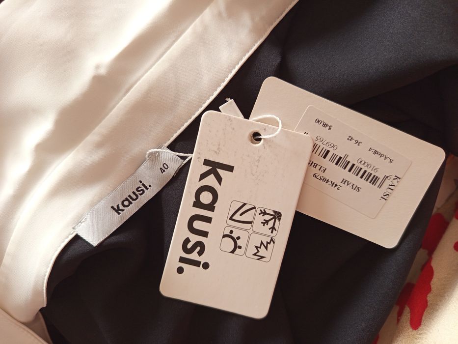 Oyoq kiyim va ko'yne sotiladi yengilariyam bor ichida umuman kiylmagan