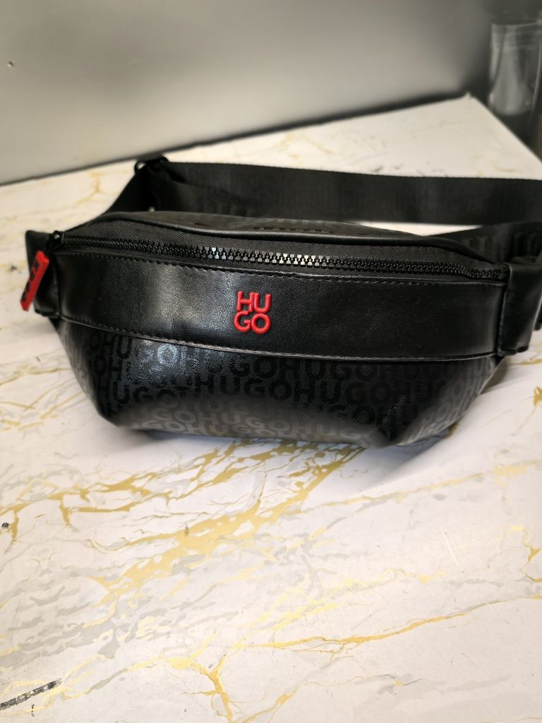 Hugo Boss чанта банан