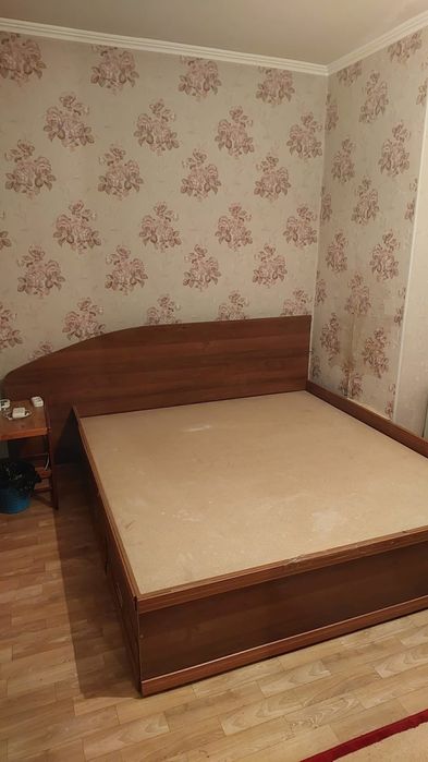 двухспальная кровать