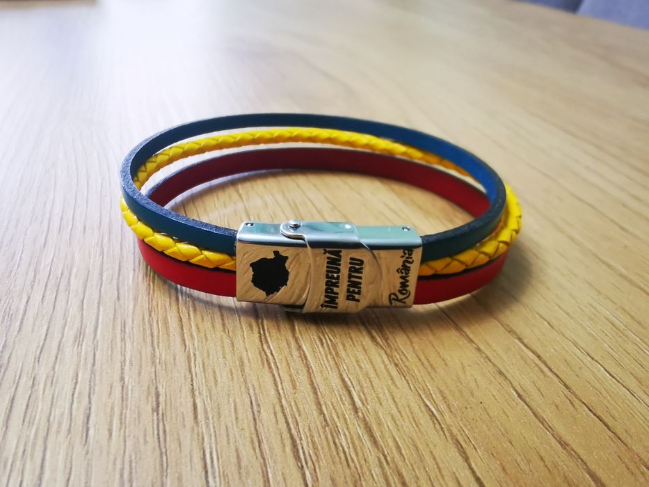 Brățară tricolor cu mesaj