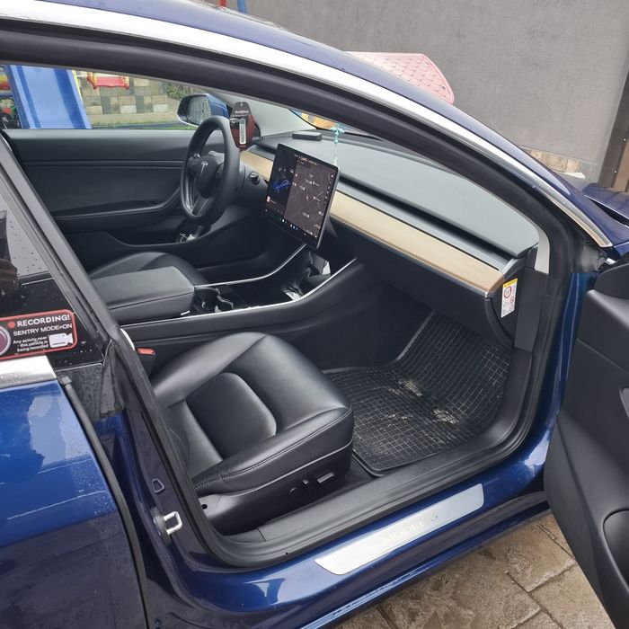 Vând Tesla Model 3 Long Range Dual Motor