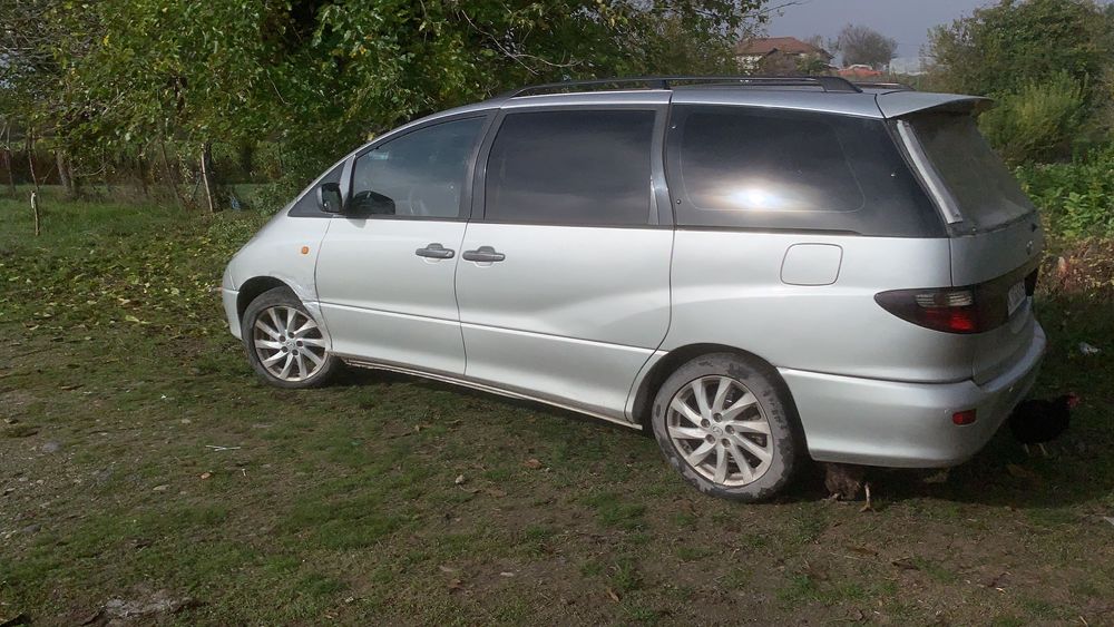 Продавам Тойота Превия