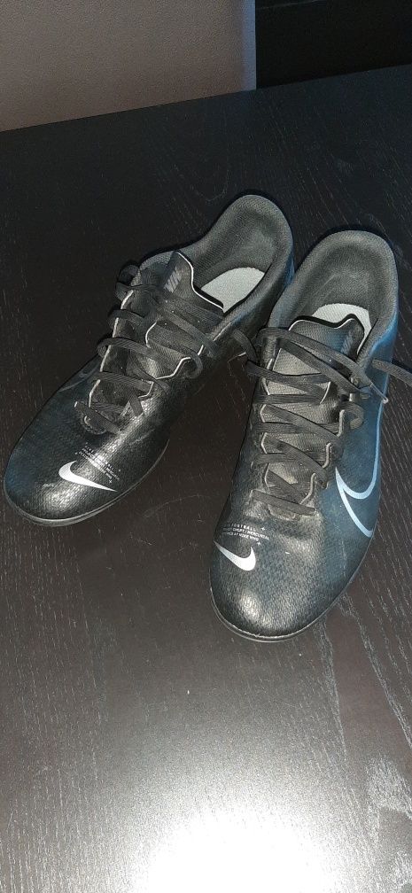 Бутони   NIKE Mercurial