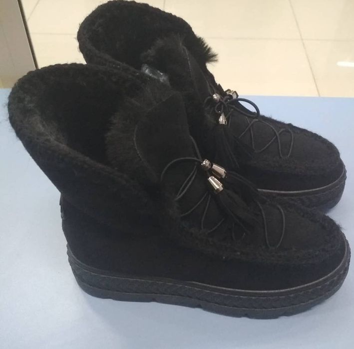 Сапожки женские.