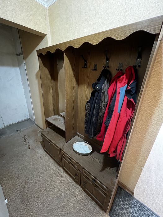 Отдам даром прихожую