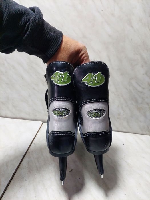 Patine 1107 hochei hockey CCM marime 36-37 ( 23,6 cm)