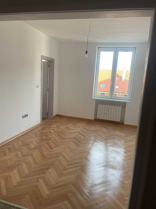 Давам 3-СТАЕН апартамент срещу парламента