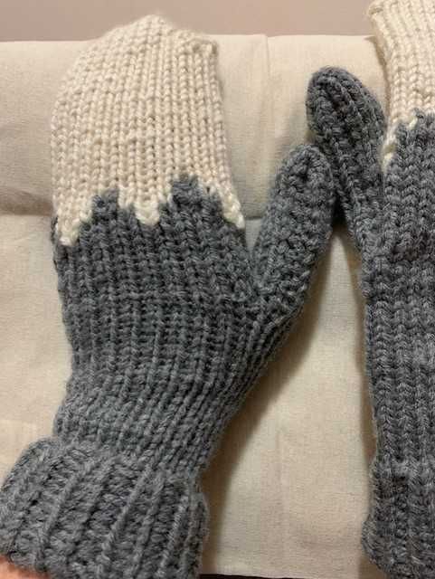 Manusi tricotate cu model bicolor pentru adulti M/L