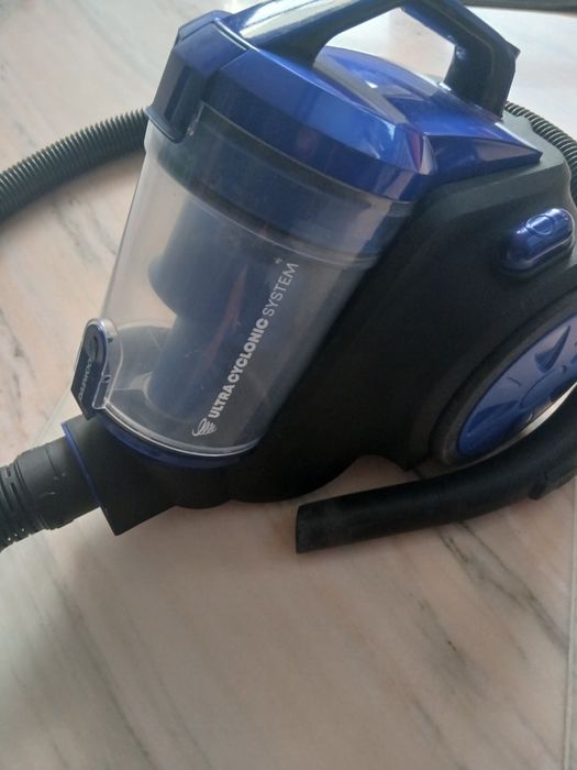 Vând aspirator Daewoo  cyclonic