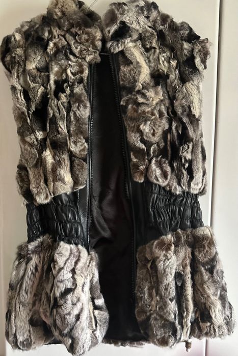 Vesta din blana de iepure nepurtată masura S,/M mic