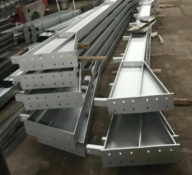 Scoietate confecții metalice vinde și confectioaneaza hale pe structur