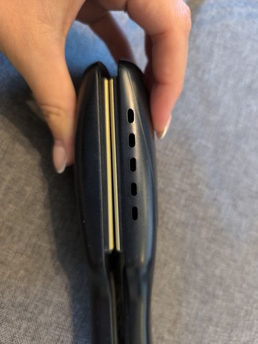 Преса за коса с йонна технология срещу наелектризиране на косата