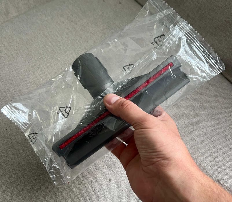 Perie Dyson pentru curatare tapiterii eliberare rapida noua sigilata