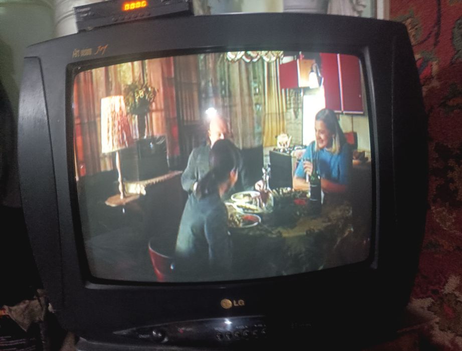 Телевизор LG с диагональю 50 см