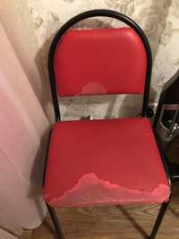 2 стула для дома - красный.  Бежевый
