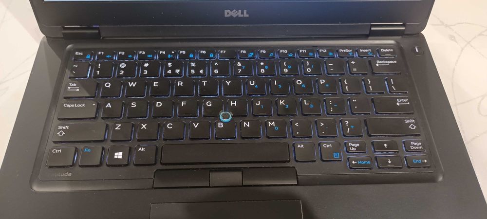 Продавам изгоден лаптоп Dell