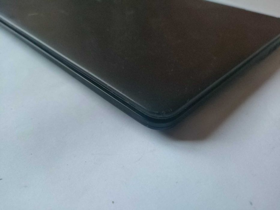 Лаптоп dell latitude e7250 i5/ssd/4 гб здрава батерия