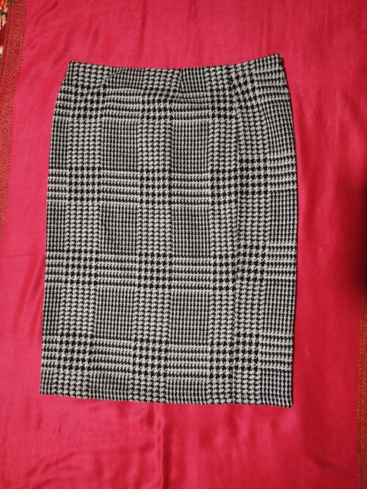 Yubka sotiladi, narxi 100 ming soʻm